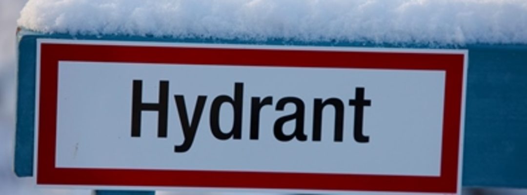 Hydranten bei Schnee und Eis freihalten