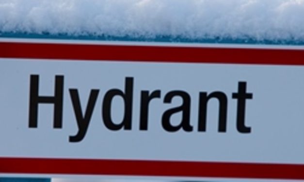 Hydranten bei Schnee und Eis freihalten
